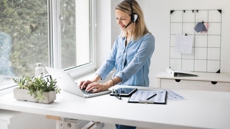 6 Best Standing Desks for Gaming of 2025 6 Best Standing Desks for Gaming of 2025
